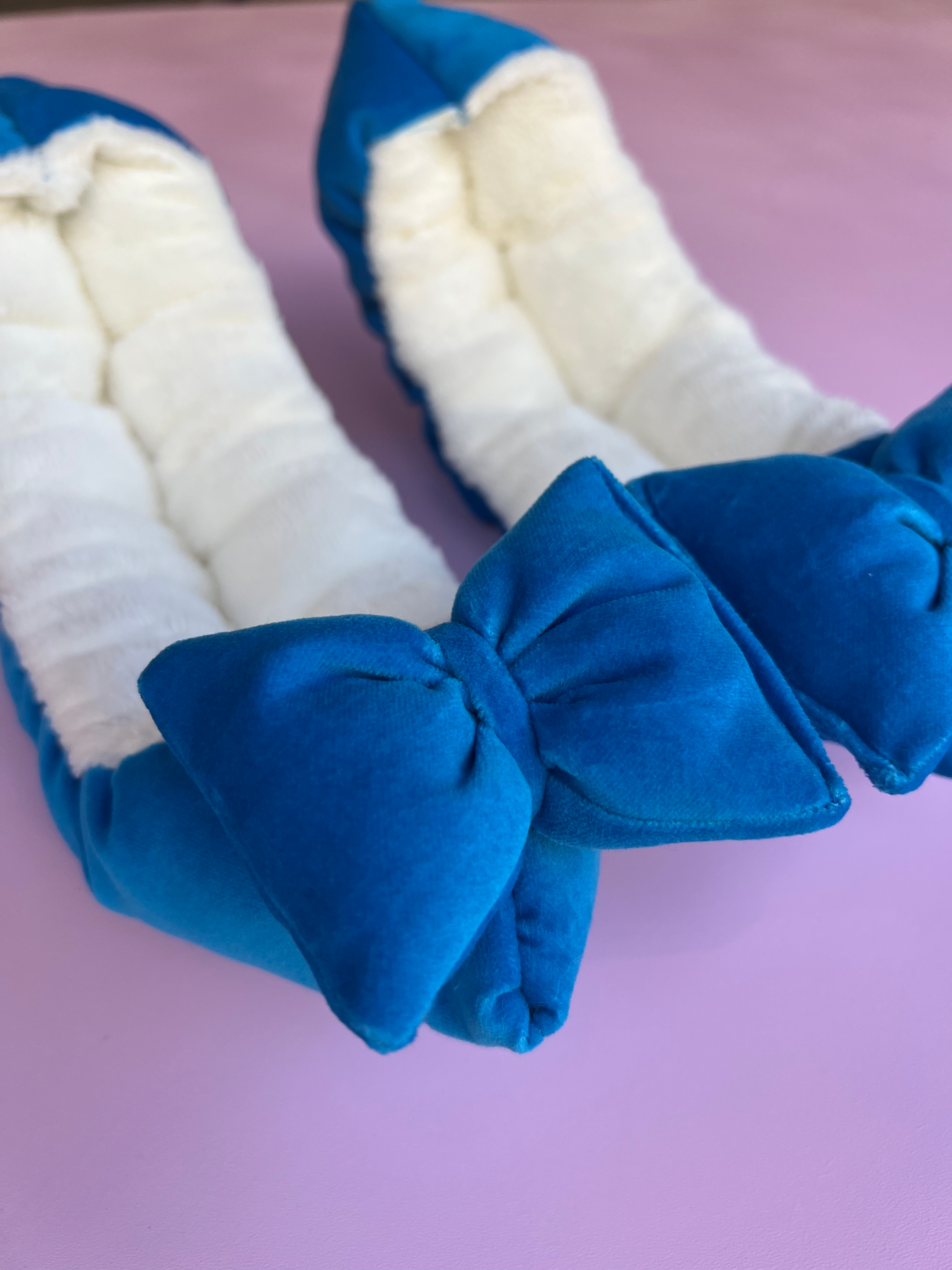Blaue Samt-Mikrofaser-Schoner für Eiskunstlaufkufen – Größen XS, S, M