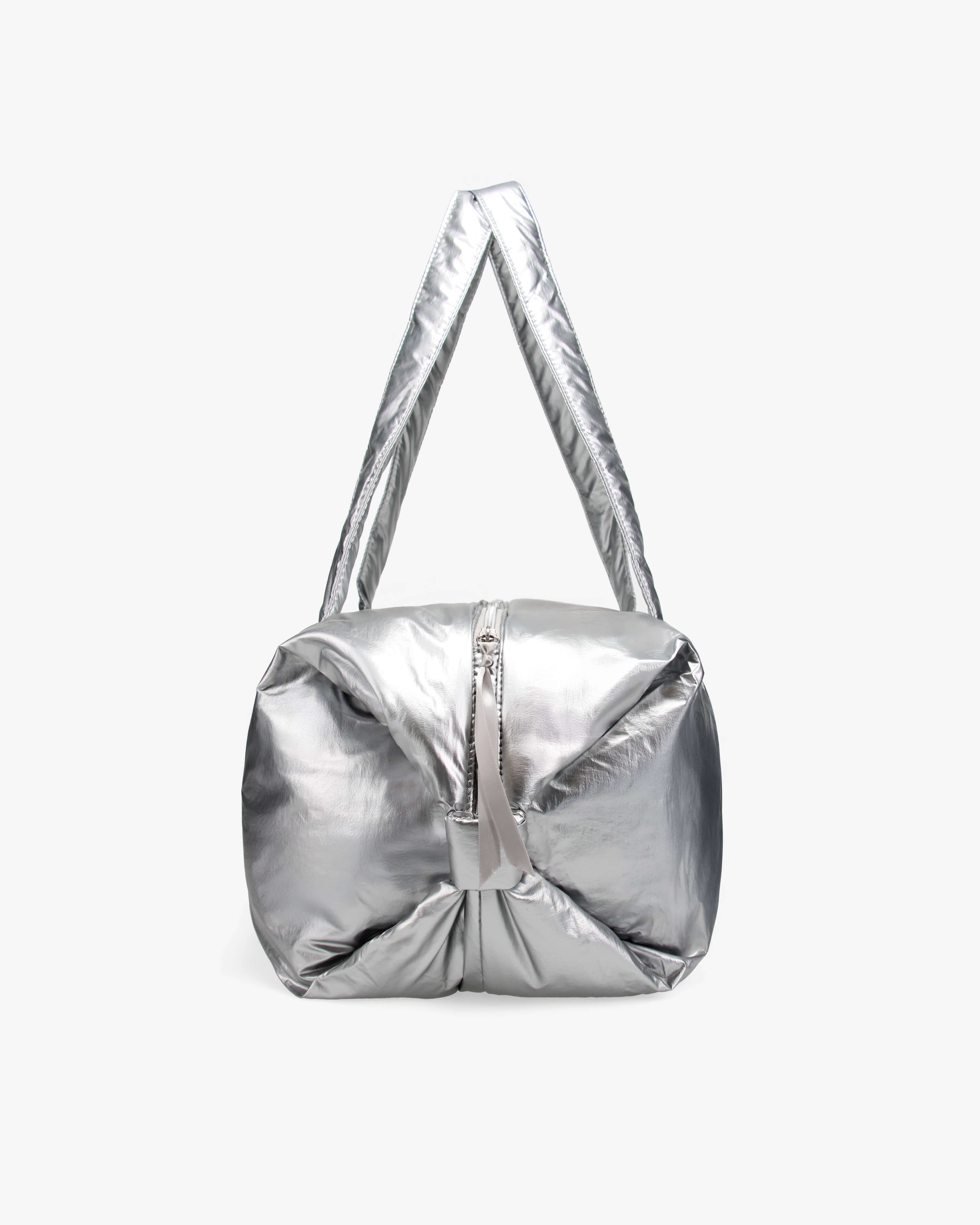 Große gestempelte Nylon-Schultertasche mit Reißverschluss in Silber Repetto