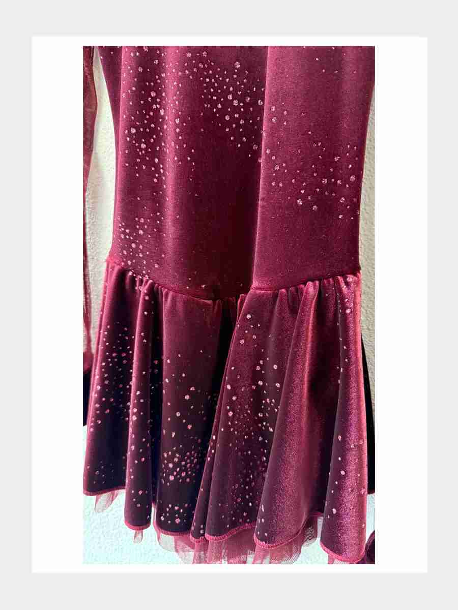 Eiskunstlauf Langarm Samtkleid  mit Glitzer