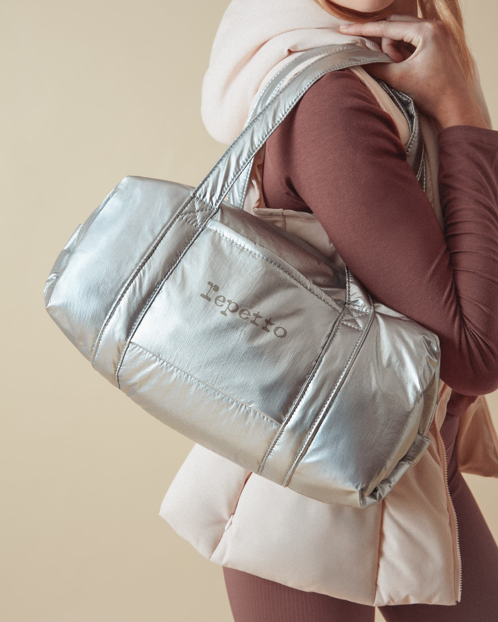 Repetto Mittelgroßer Polochon Nylon Tasche – Silber, 18×35×22 cm für Ballerinas